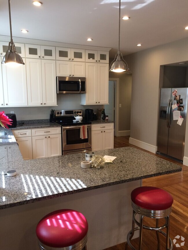 Building Photo - Nicely renovated 1 bed unit with all utili... Rental