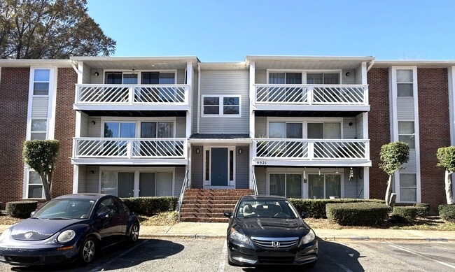 Building Photo - University Area Condo, 2 bd, 2bth