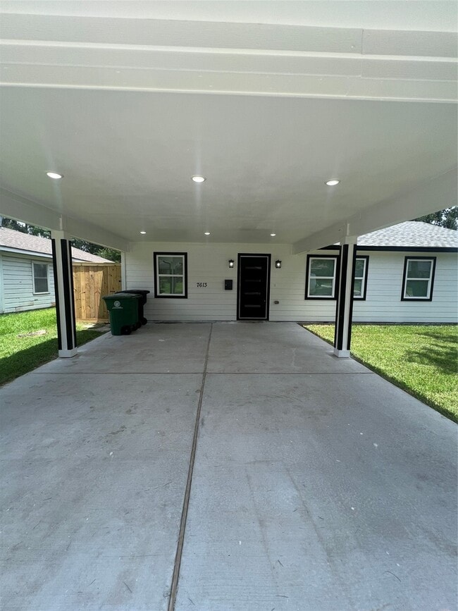 Photo - 7613 Lady St