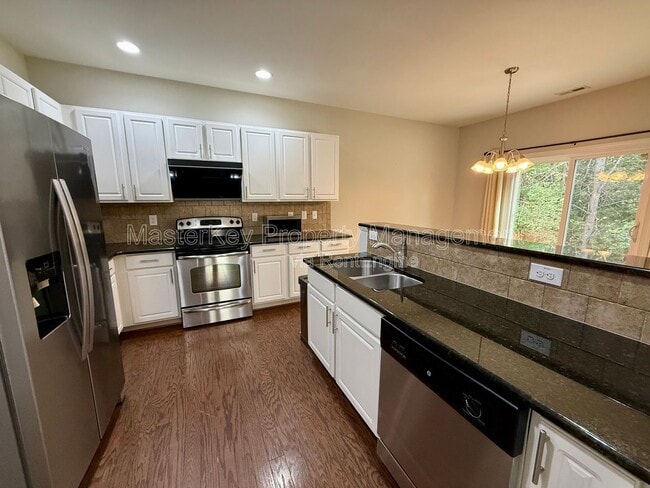 Photo - 450 Jerome Rd