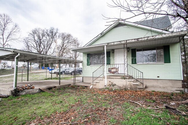 Photo - 525 Sewanee St