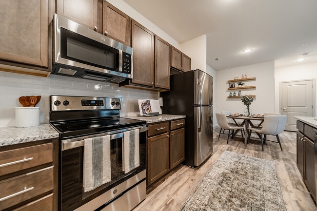 HighlandRidge_2021_Kitchen_02 - Highland Ridge Apartments