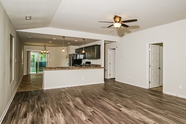 Photo - 207 Sedgewick Dr