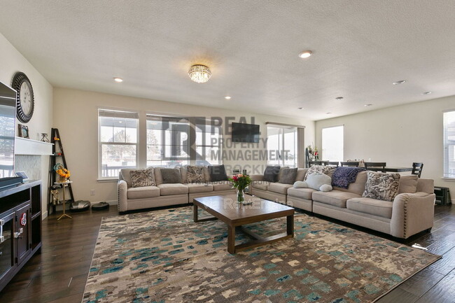 Photo - 2888 Fractus St