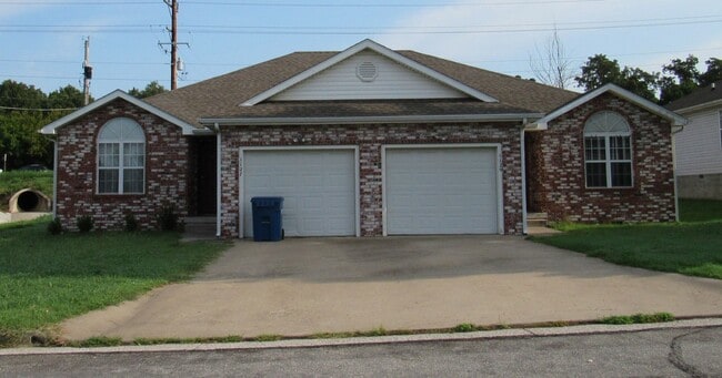 Building Photo - Yuma Duplex Unit 1129 Yuma