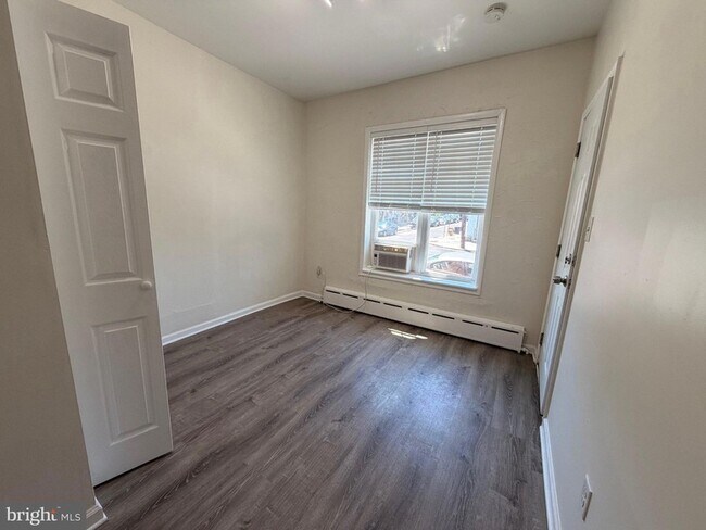 Photo - 2045 Snyder Ave
