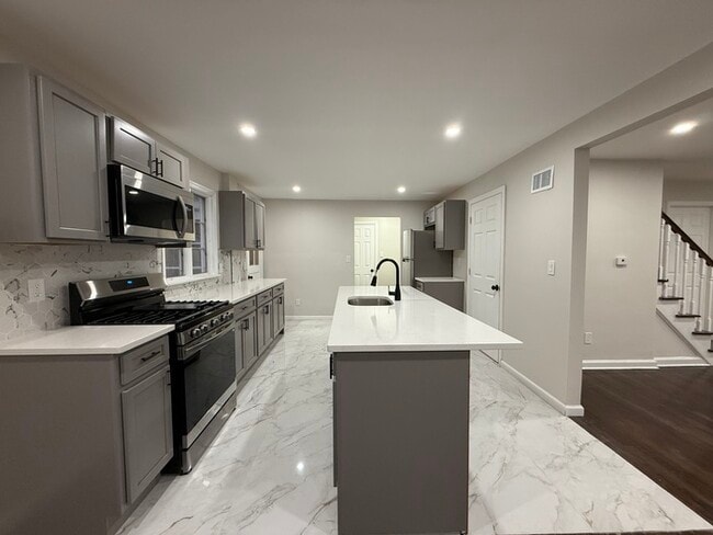 Building Photo - 255 Kawameeh Dr