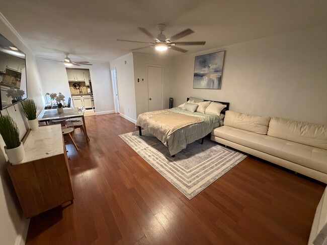 Building Photo - 405 Dunwoody St Unit 3