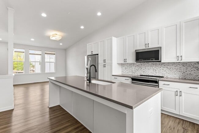 Photo - 916 Brees Ct