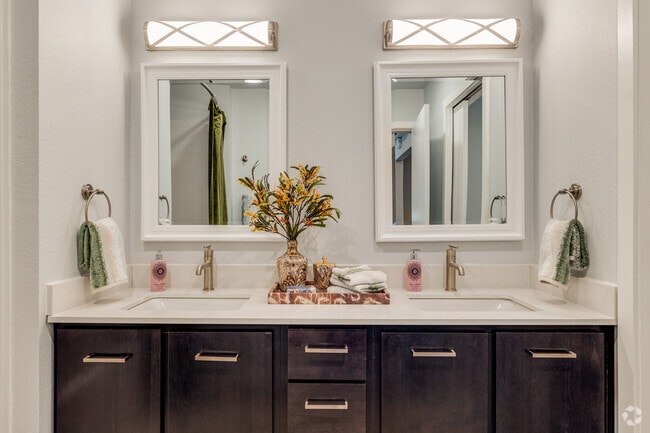 2BR, 2BA - 976SF