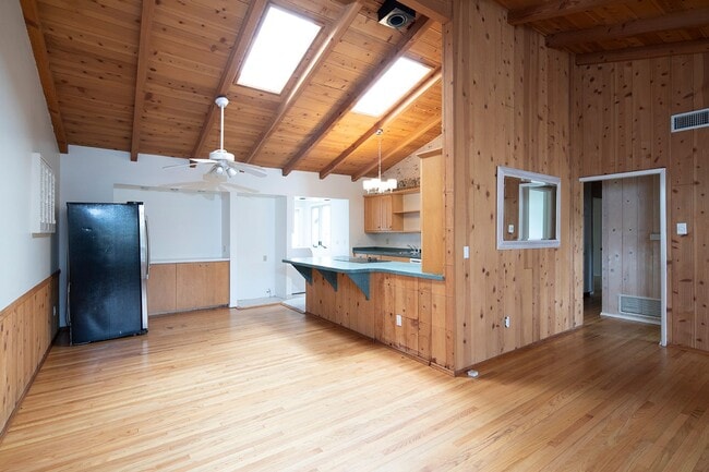 2111 Emerald St Unit 2111