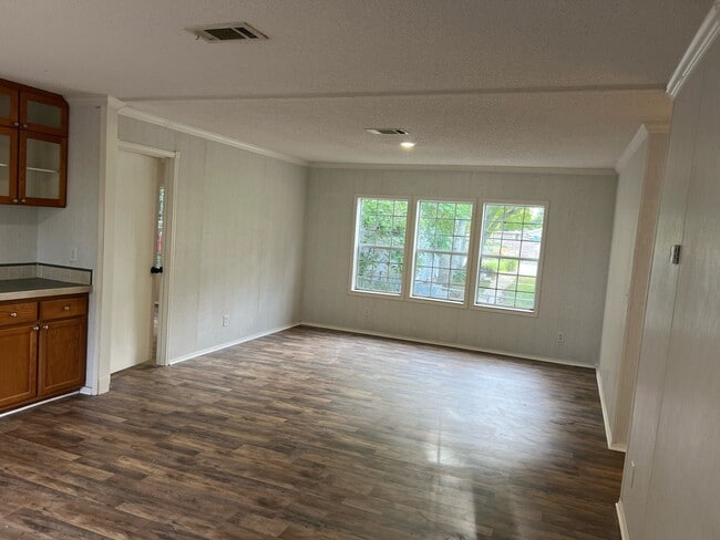 403 Seahorse Ln