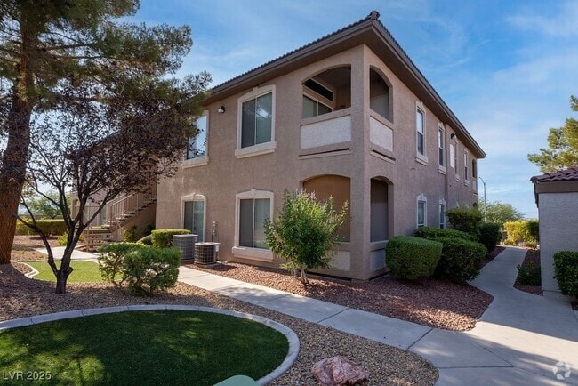 Building Photo - 2305 W Horizon Ridge Pkwy Unit 223 Rental