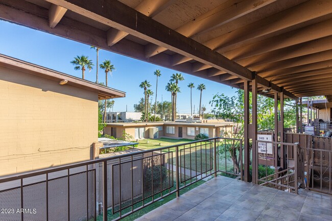 Building Photo - 2409 W Hazelwood St Unit 275