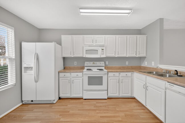 Photo - 1006 Halifax Ln