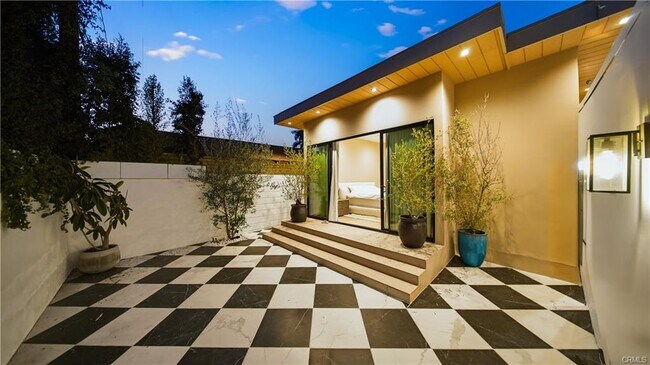 Building Photo - 8840 Ashcroft Ave