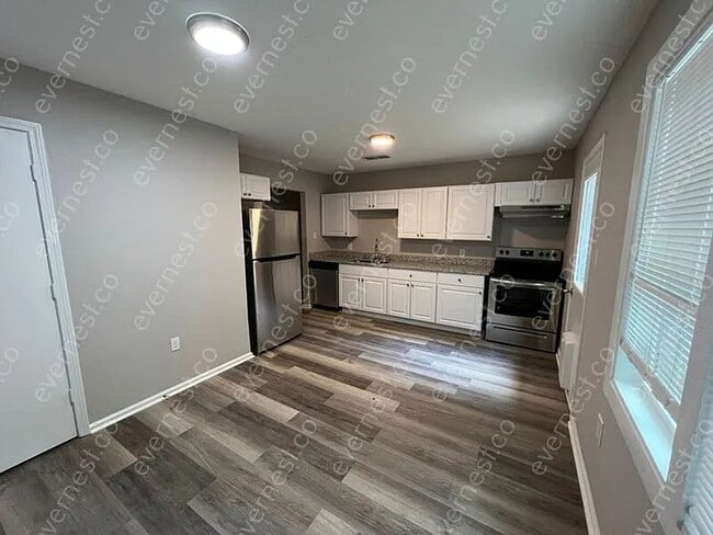 Photo - 5500 Parker St