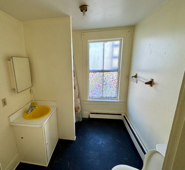 325 Main St Unit 1