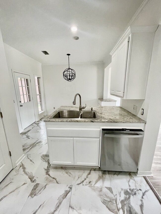 Photo - 110 Greystone Blvd
