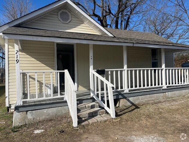 Building Photo - 219 Haywood St Rental