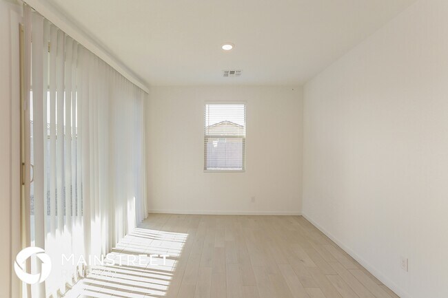 Photo - 5533 W Walatowa St