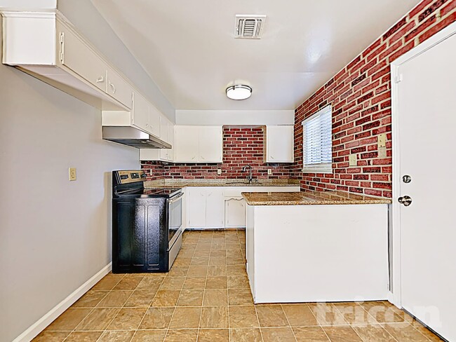 Photo - 1901 Georgina Dr