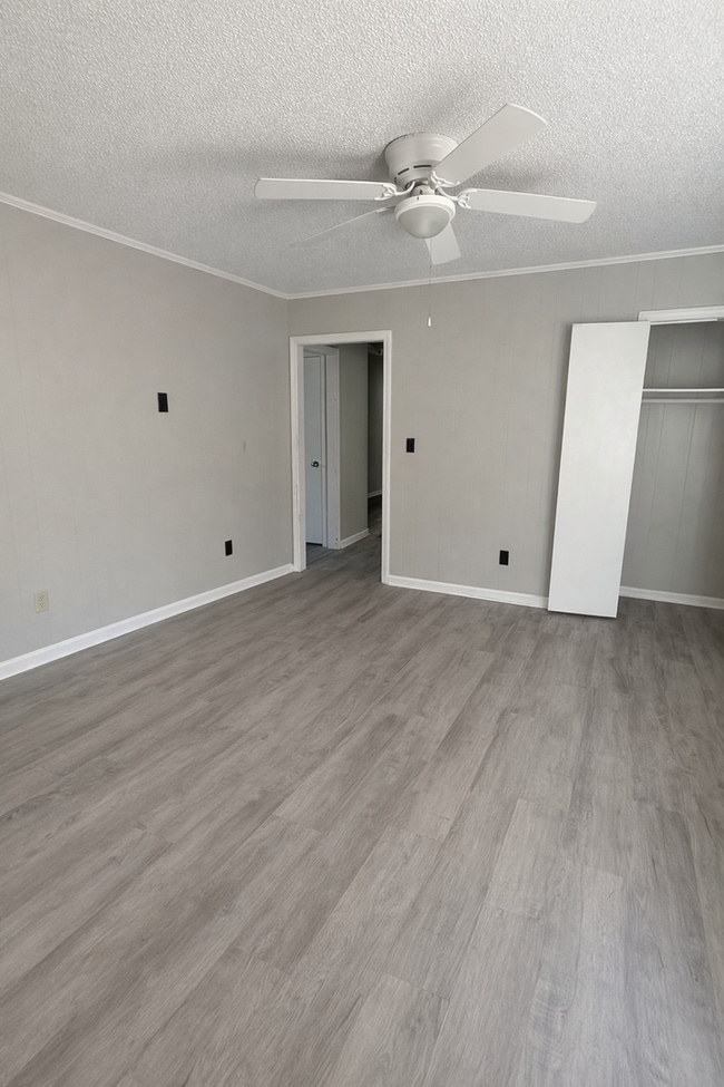 Photo - 152 Leonard Dr