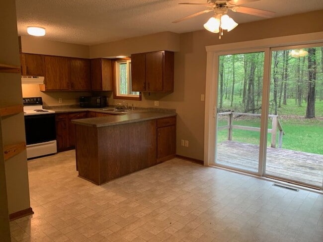 Building Photo - 9770-9772 Old Hwy 70 Duplex Unit 9770