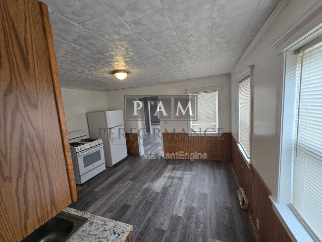 Photo - 1208 59th St