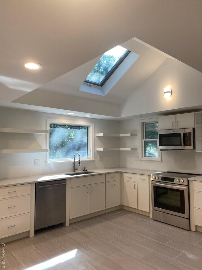 Photo - 98 Travis Corners Rd