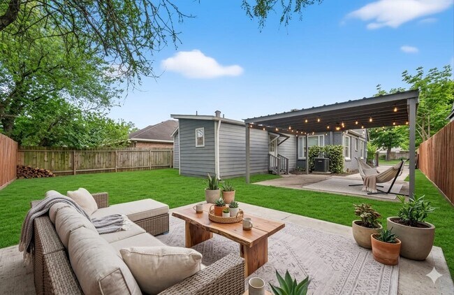 Photo - 4520 Sharon St
