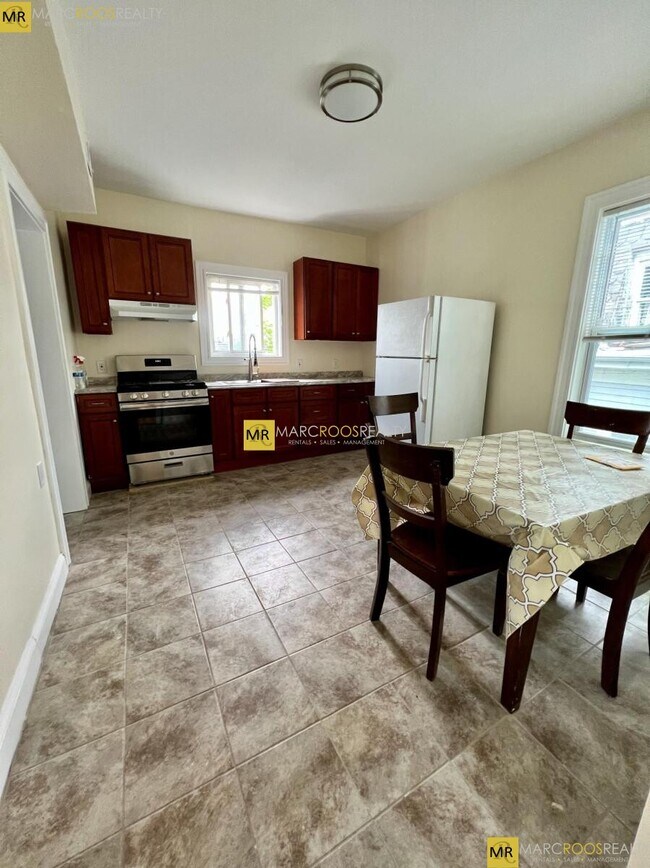 Photo - 22 Anita Ter