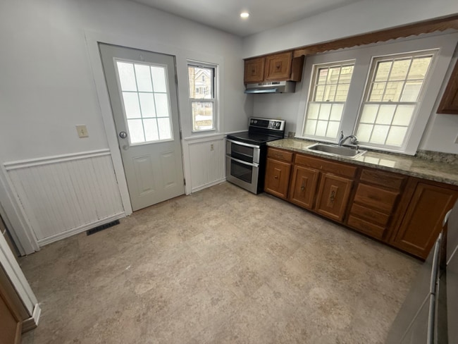 Photo - 114 Hawthorne Ave Unit 114