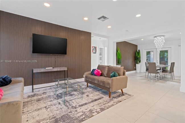 Photo - 1440 NE 149th St