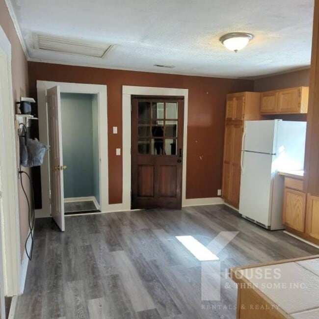 Photo - 108 Davis St