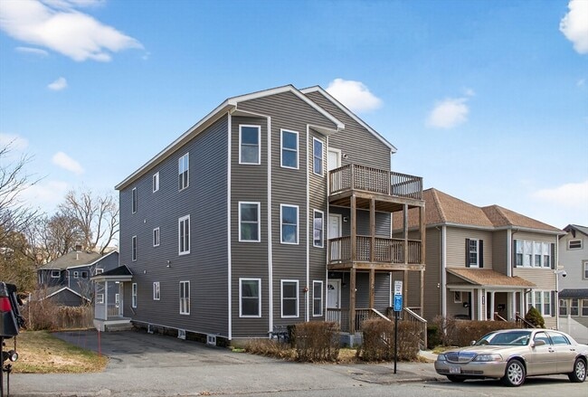 Building Photo - 247 Pilgrim Ave Unit 1