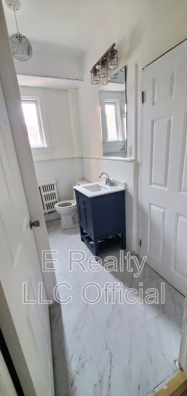 Photo - 623 N 64th St