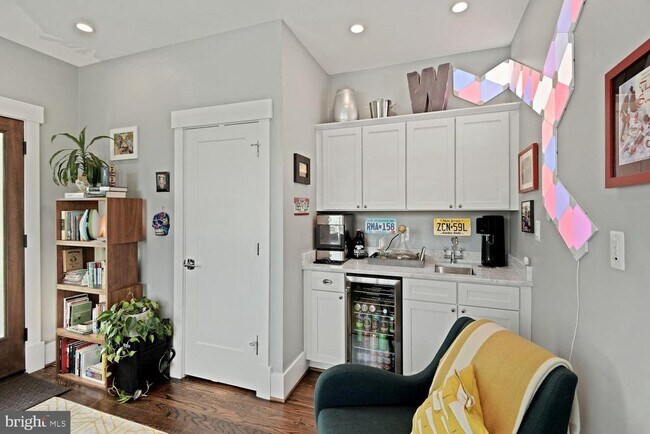 Photo - 509 Franklin St NE