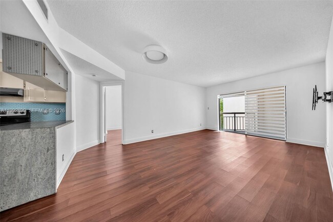 Building Photo - 8290 Lake Dr Unit 514