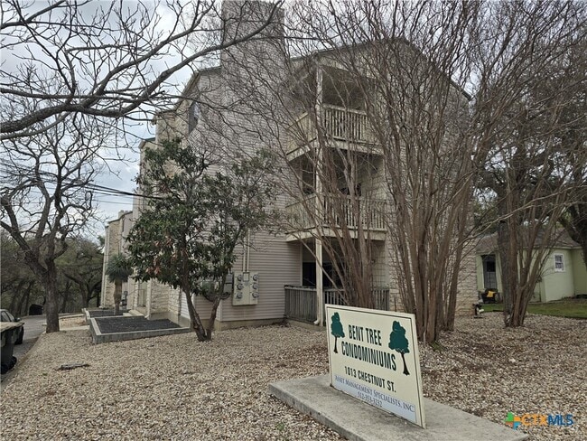 Building Photo - 1013 Chestnut St Unit C6