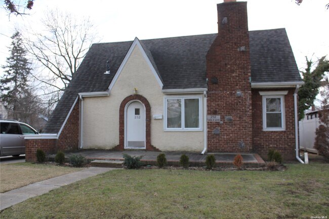 Photo - 252 Eagle Ave House