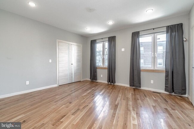 Photo - 2045 N College Ave Unidad A