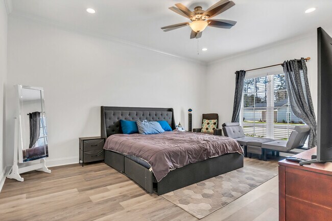 Photo - 111 Edinborough Dr