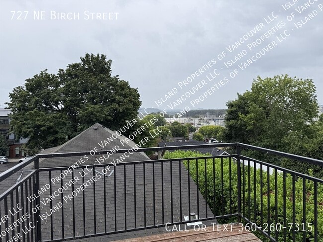 Photo - 727 NE Birch St