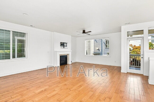 Photo - 301 NE Denny Way