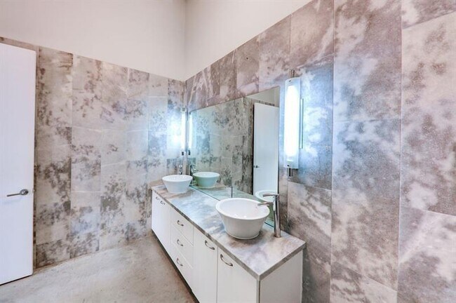 Photo - 435 N Andrews Ave Unit 402