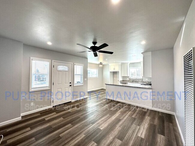 Photo - 545 California St