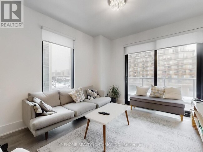 Photo - 118 Merchants' Wharf Unit 322