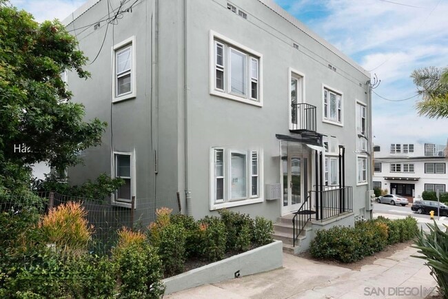 Building Photo - 317 Hawthorn St Rental