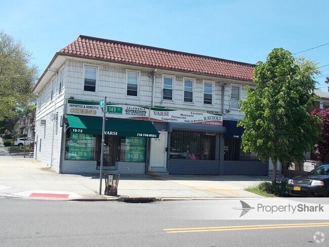 Building Photo - 15-72-72 149th St Rental